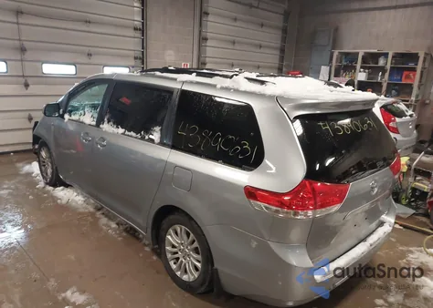 2013 Toyota Sienna Xle V6 8 Passenger из США, поврежденный, VIN 5TDYK3DC8DS285813